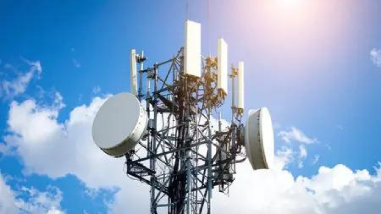 Centre opens radio spectrum to accelerate deployment of vehicle collision-avoidance systems