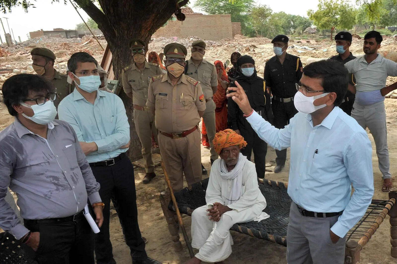 eerut divisional commissioner visited the six villages where the Jewar International Airport will come up, to monitor the progress of the rehabilitation process.jpg
