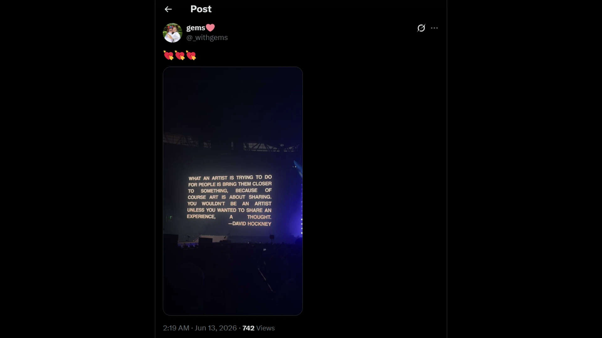 Harry Styles pays tribute to David Hockney at Wembley Stadium, hours after the news of his passing was announced. Harry Styles and David Hockney