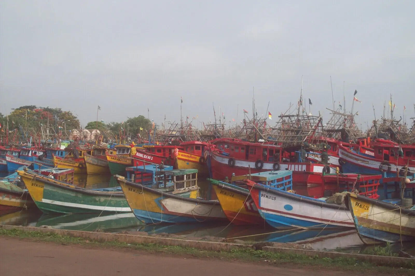 3d265b4c-1ea3-4a2d-bb0f-c06a7f77ba82_8-Fishing_vessels_anchored_at_the_fishing_harbour_in_Paradip.JPG