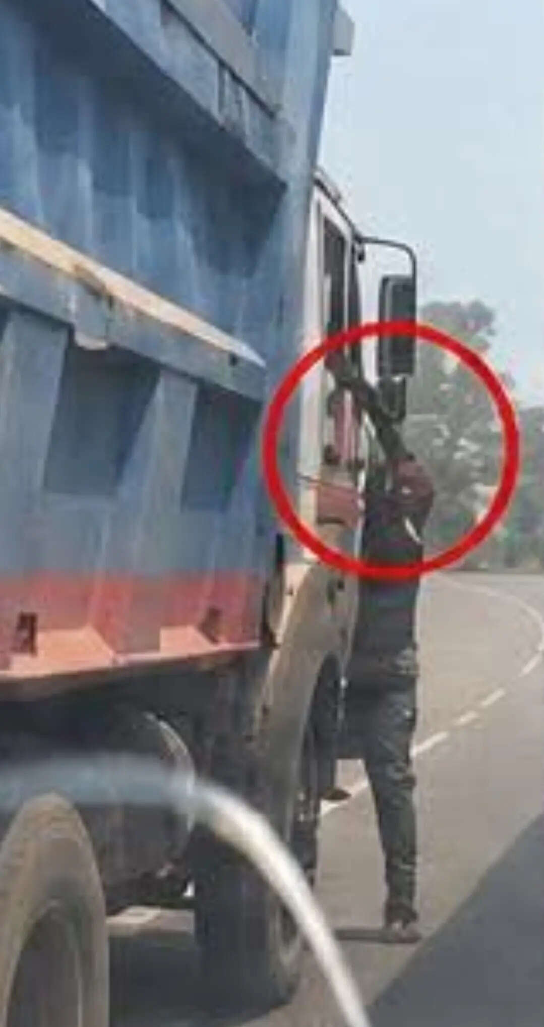 39802d9e-576b-4ca6-b9ee-6af9855e0894_A_policeman_taking_cash_from_a_hyva_truck_driver..jpg