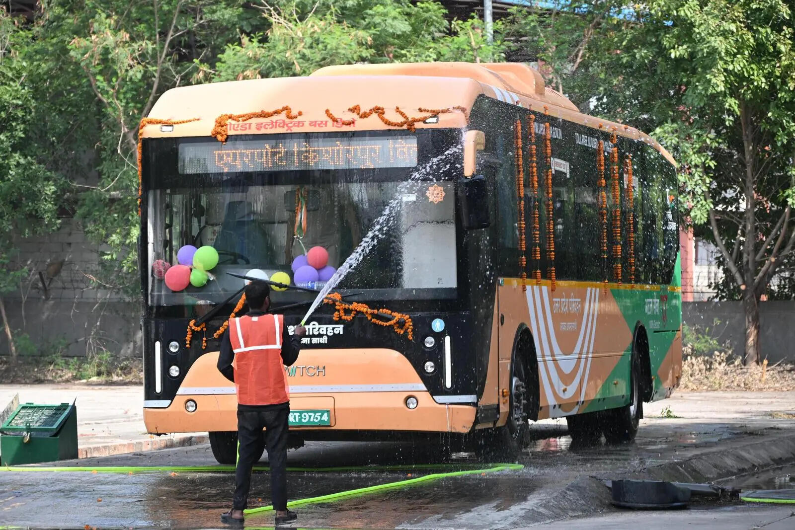 13Bus cleaning 1.jpg