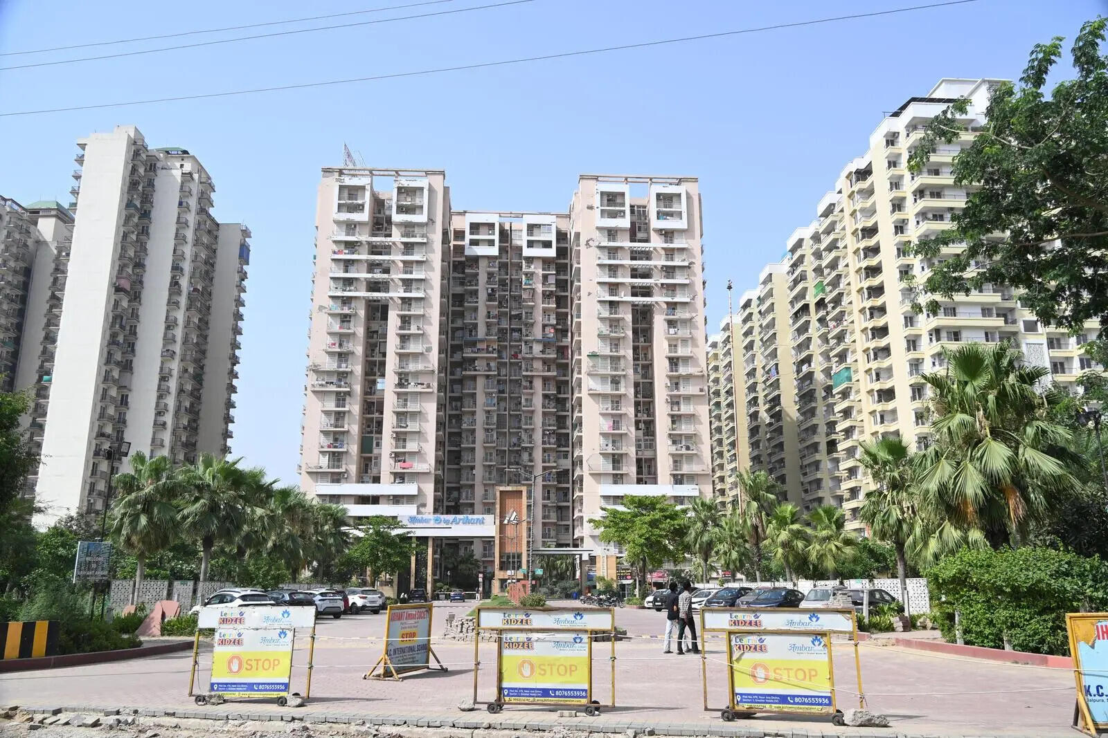 7Arihant Amber Society 1.jpg