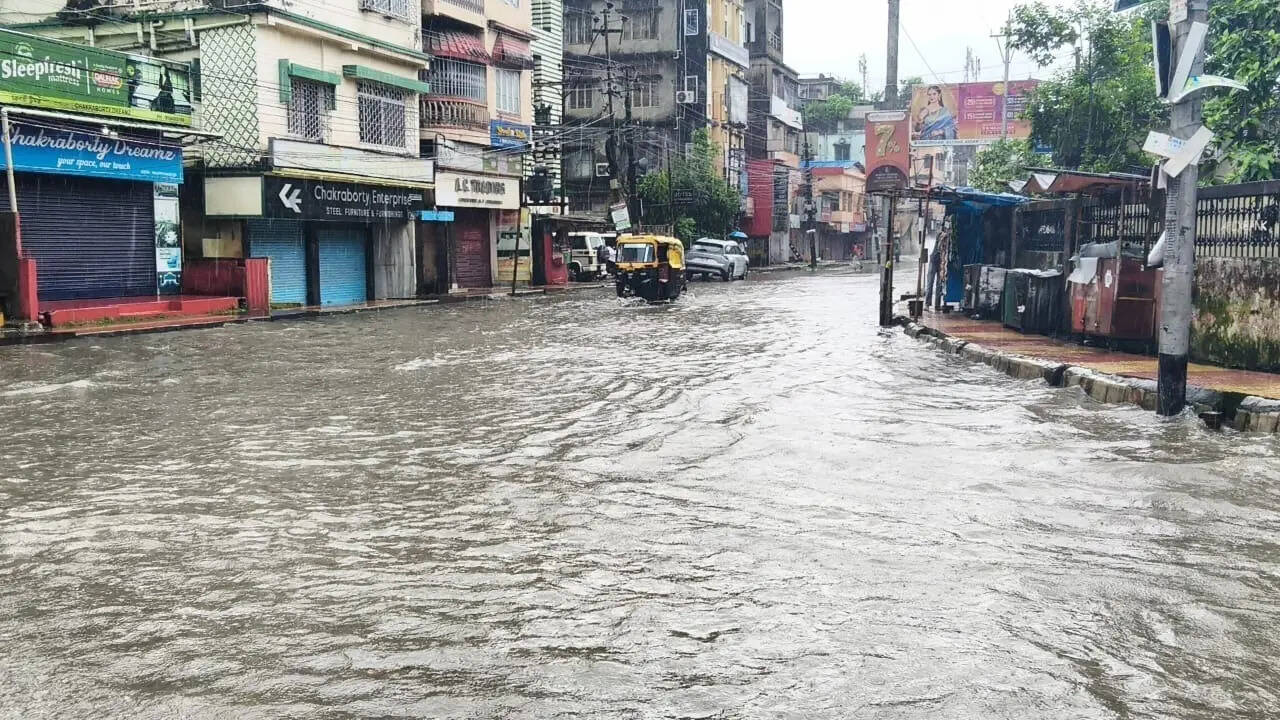 21e3284c-6252-47d5-bf9f-5f7ccbecf904_Silchar_waterlogging.jpg