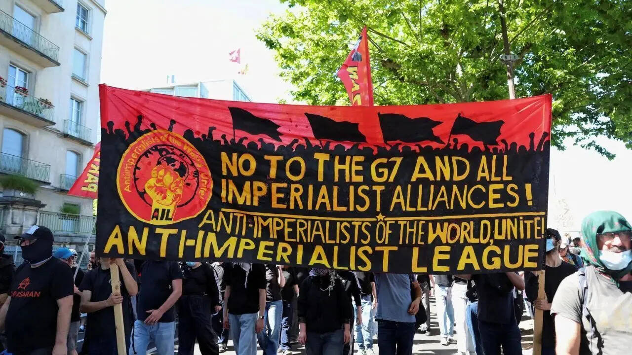 Geneva Sees Clashes as 20,000 Protest G7 Summit