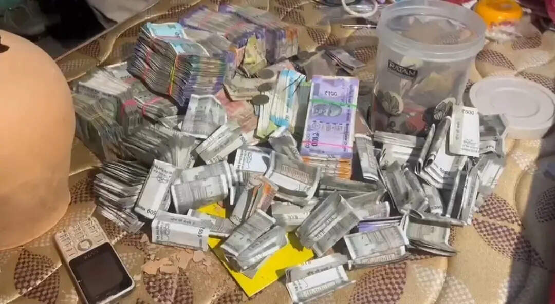5aef5d0a-8a7b-4adf-984a-da02519c16a8_Cash_seized_from_site.jpg