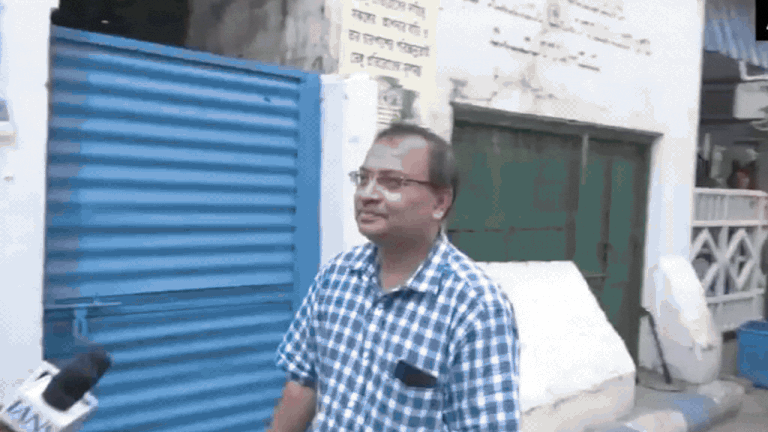 Watch: Egg hurled at TMC MLA Kunal Ghosh outside Mamata Banerjee’s residence