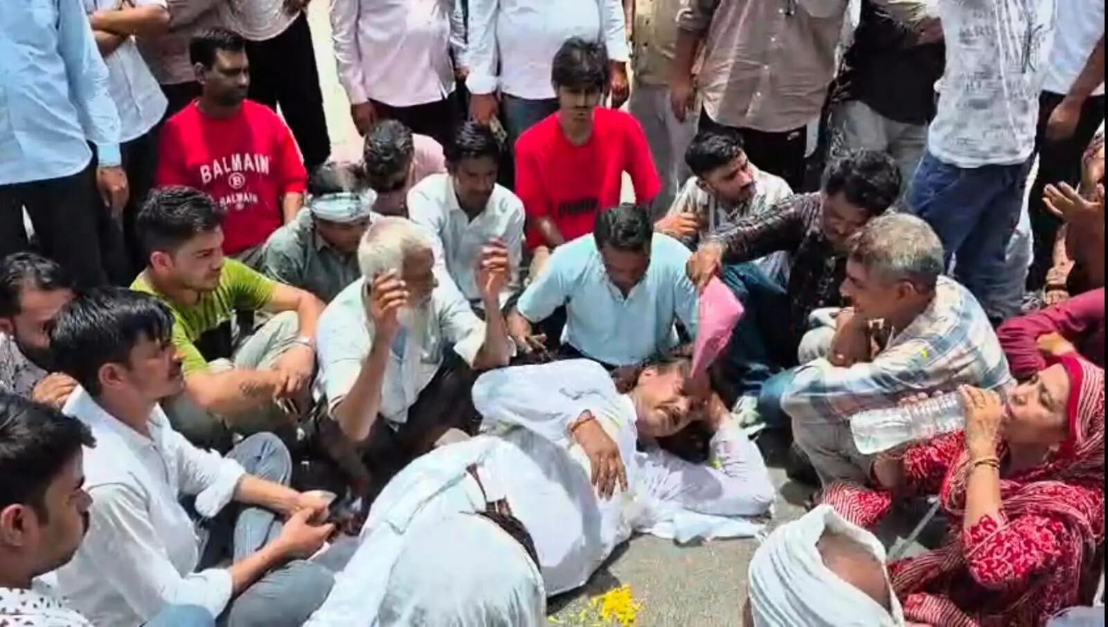 Jhunjhunu Former minister Rajendra Gudha's health deteriorated during the demonstration (1).jpeg