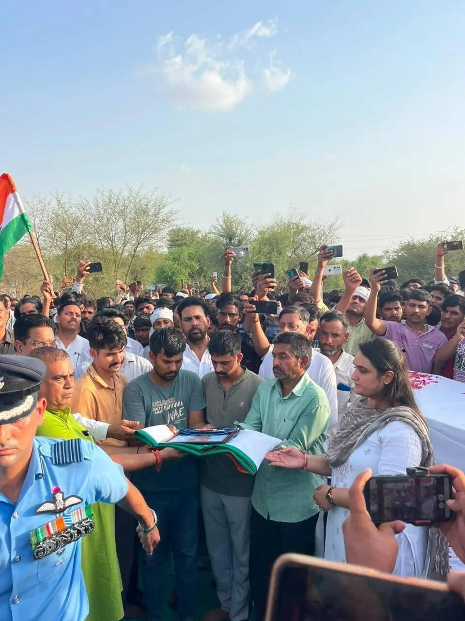 Tributes paid to Agniveer Vayu Khemaram Kumawat who was martyred in airforce plane crash in Assam (1).jpeg