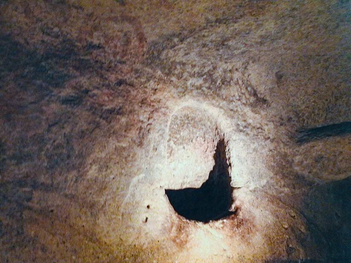 Wikimedia Commons Hal Saflieni Hypogeum - Oracle Chamber