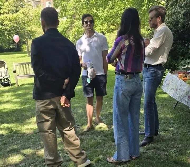 virat-kohli-snapped-enjoying-some-family-time-at-the-park-in-london-with-anushka-sharma-and-akaay-kohli.jpg