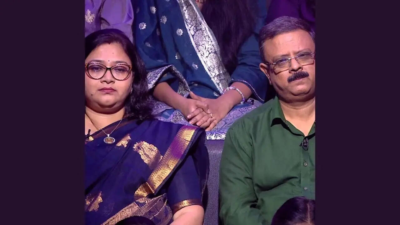 mitrabhas-mother-sujata-guha-and-father-raj-guha-screengrabs.jpg