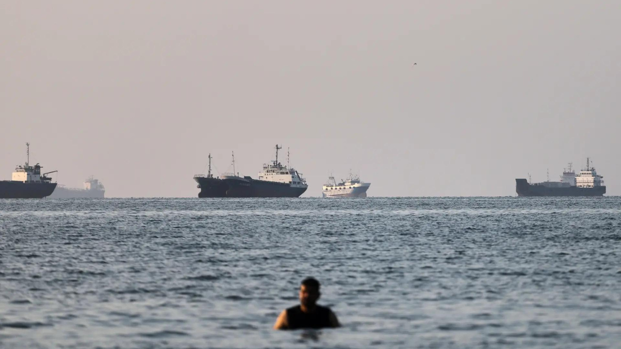 U.S. Reportedly Operates Covert Oil Transfer Network in Gulf, Moving 90 Million Barrels