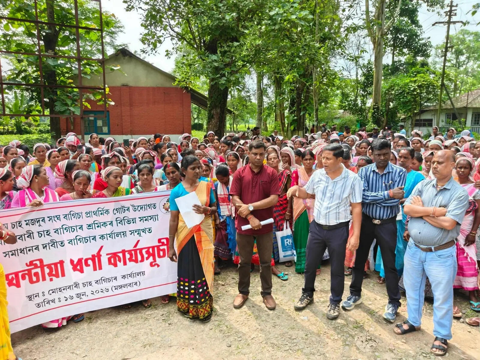91c31a9e-7426-40ef-a307-4e36855c573f_Mohanbari_TE_workers_protest_.jpg
