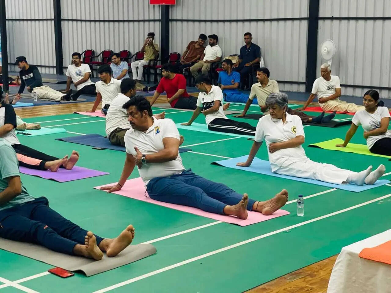 c8701124-8656-4424-99bd-b747adc25561_yoga_ravi_kishan.jpg