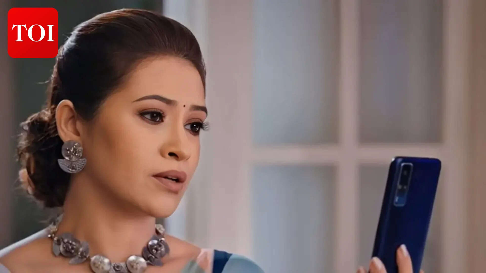 Niyati tells Rio that the Virani family is broken and they want to know who published the advertisement. Rio tells Niyati to get ready for his next plan. Tulsi stands by Vaishnavi as her world falls apart<br>