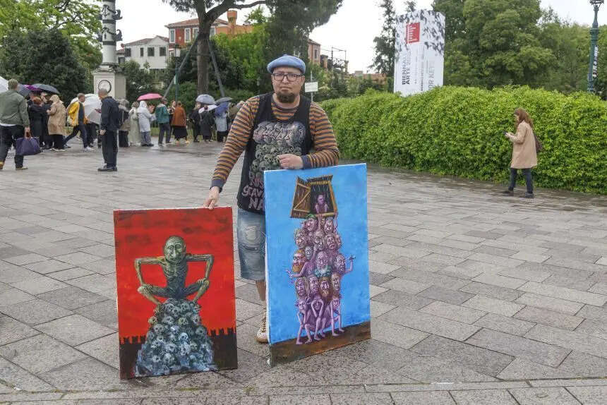 Russian dissident Semyon Skrepetsky protests at the Giardini, at the entrance to the Venice Biennale on May 06, 2026 in Venice, Italy.<br>