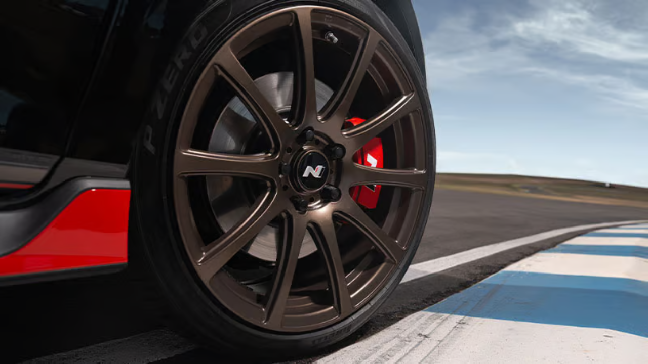 The hatch features 18-inch forged alloy wheels