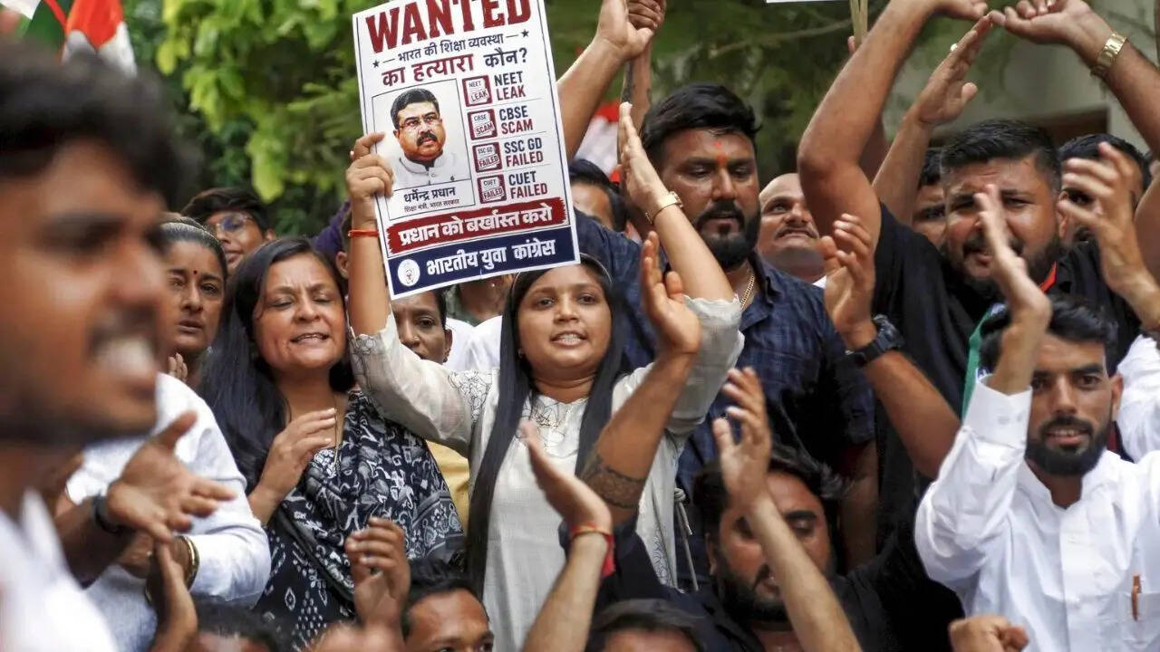 NEET संकट: भारत की परीक्षा प्रणाली पर क्यों उठ रहे हैं सवाल?