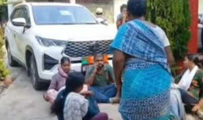 9819b5d1-5afe-401a-8628-142273ca8c35_18BhuRourkela_photo_irate_locals_sitting_infront_of_a_vehicle_of_MLA.jpg
