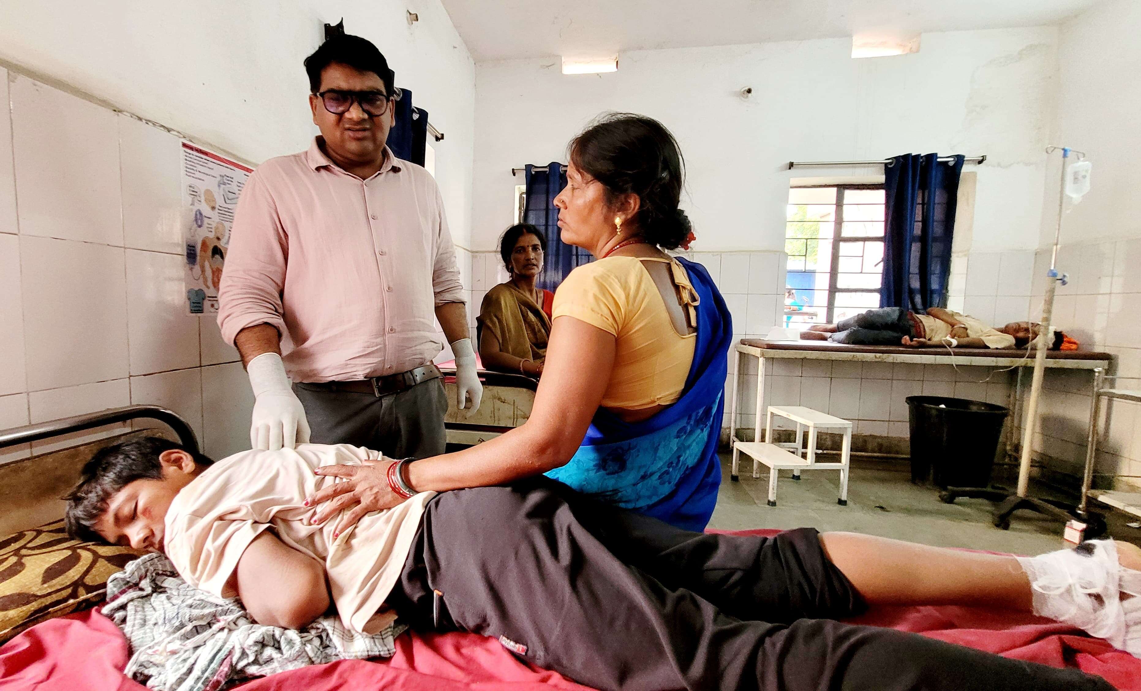 2ca13bc3-308c-4523-a4a3-99edb289a0e8_One_of_the_injured_in_Barkagaon_hospital.Vishvendu_Jaipuriar.jpg