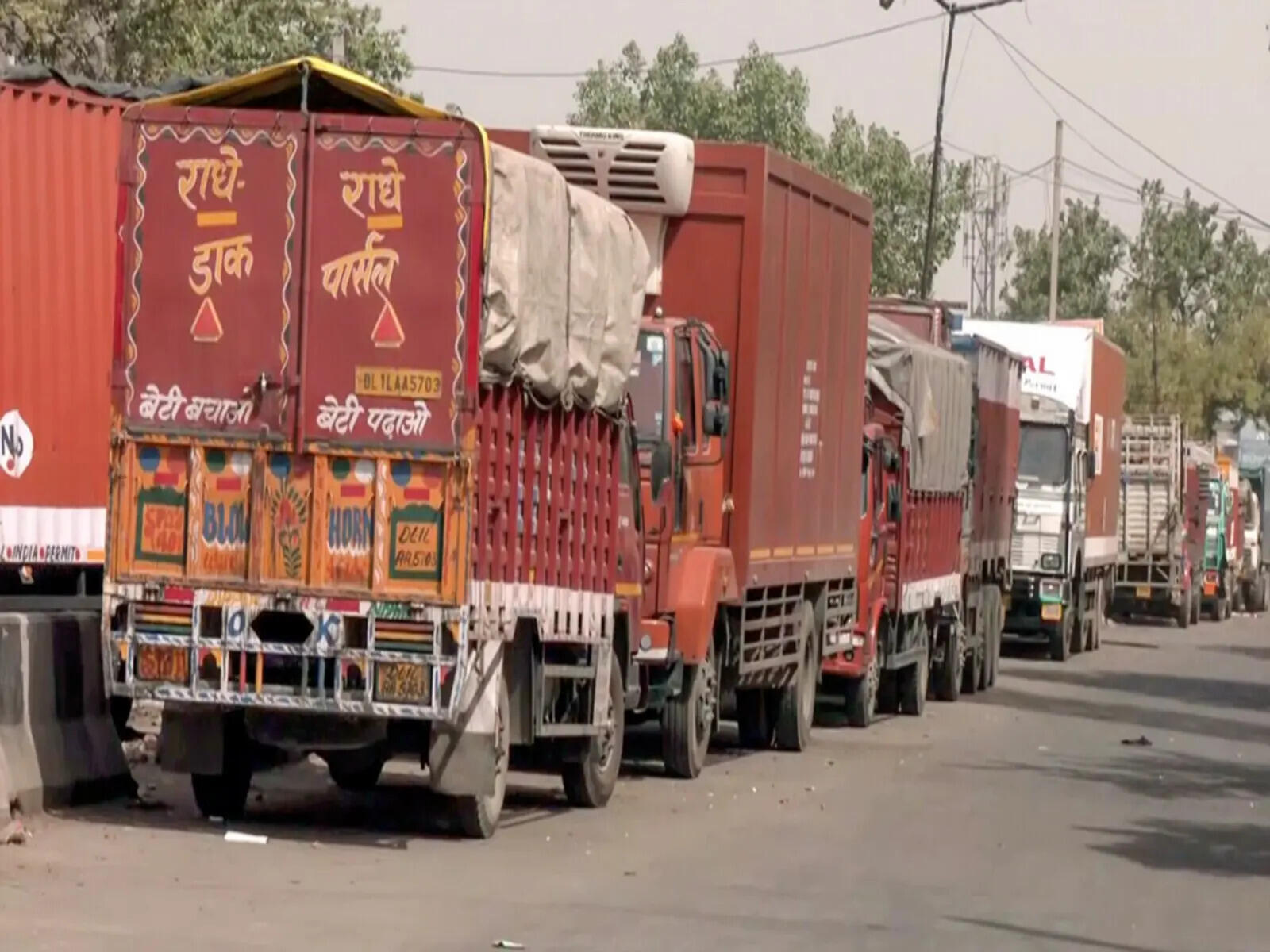 Govt considering green charge on old buses, trucks, other goods vehicles that enter core NCR