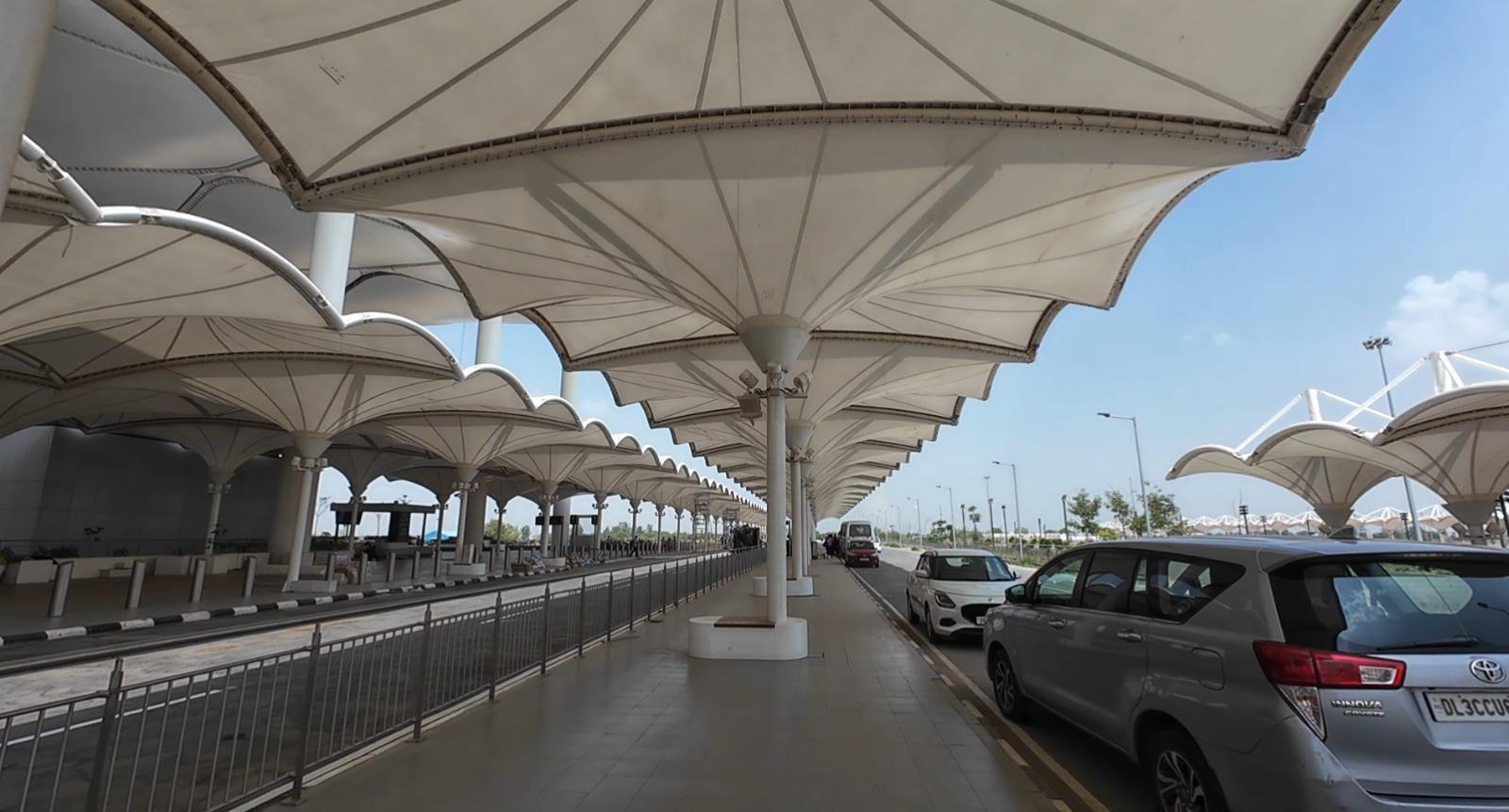 Noida Airport passenger drop-off & pick-up area.jpeg