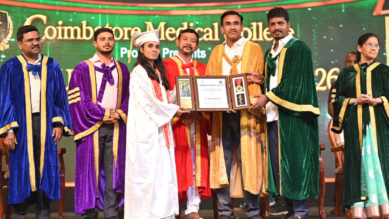 कोयंबटूर मेडिकल कॉलेज दीक्षांत समारोह में अभिनेता विजय के फिल्मी गानों और राजनीतिक धुनों पर विवाद