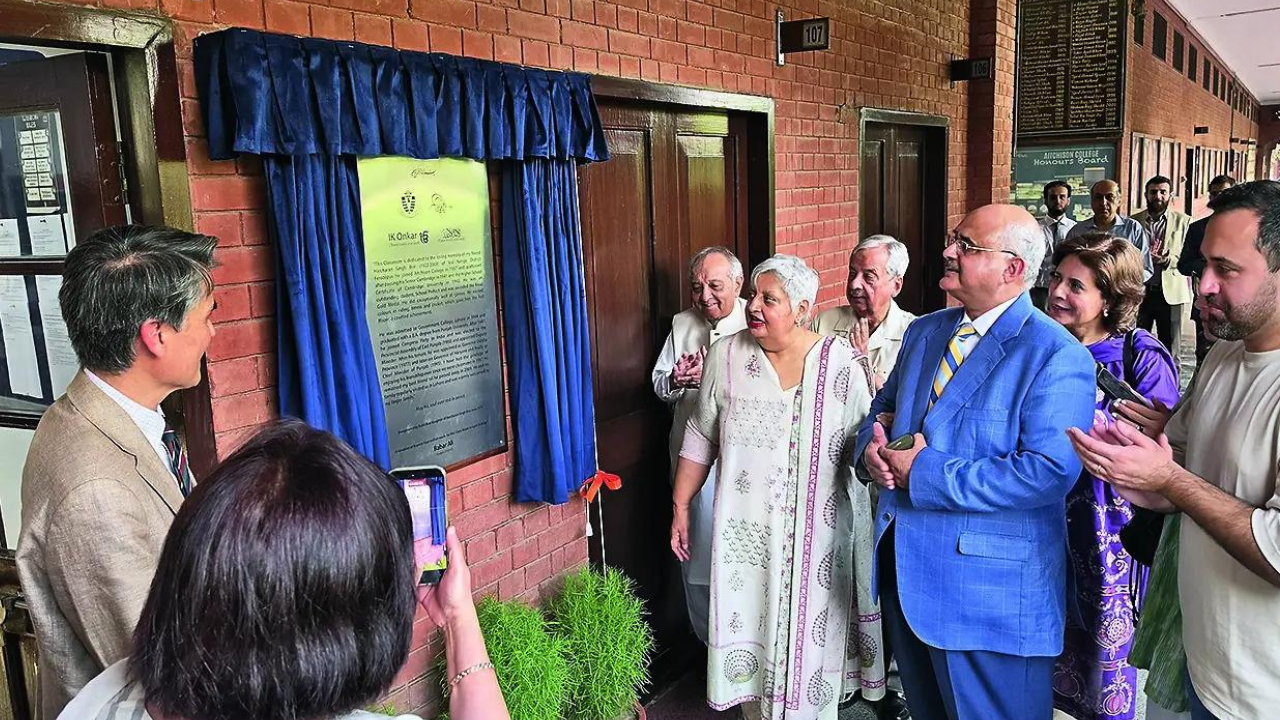 At Lahore's 'Eton', Pakistani alum pays tribute to Indian dost