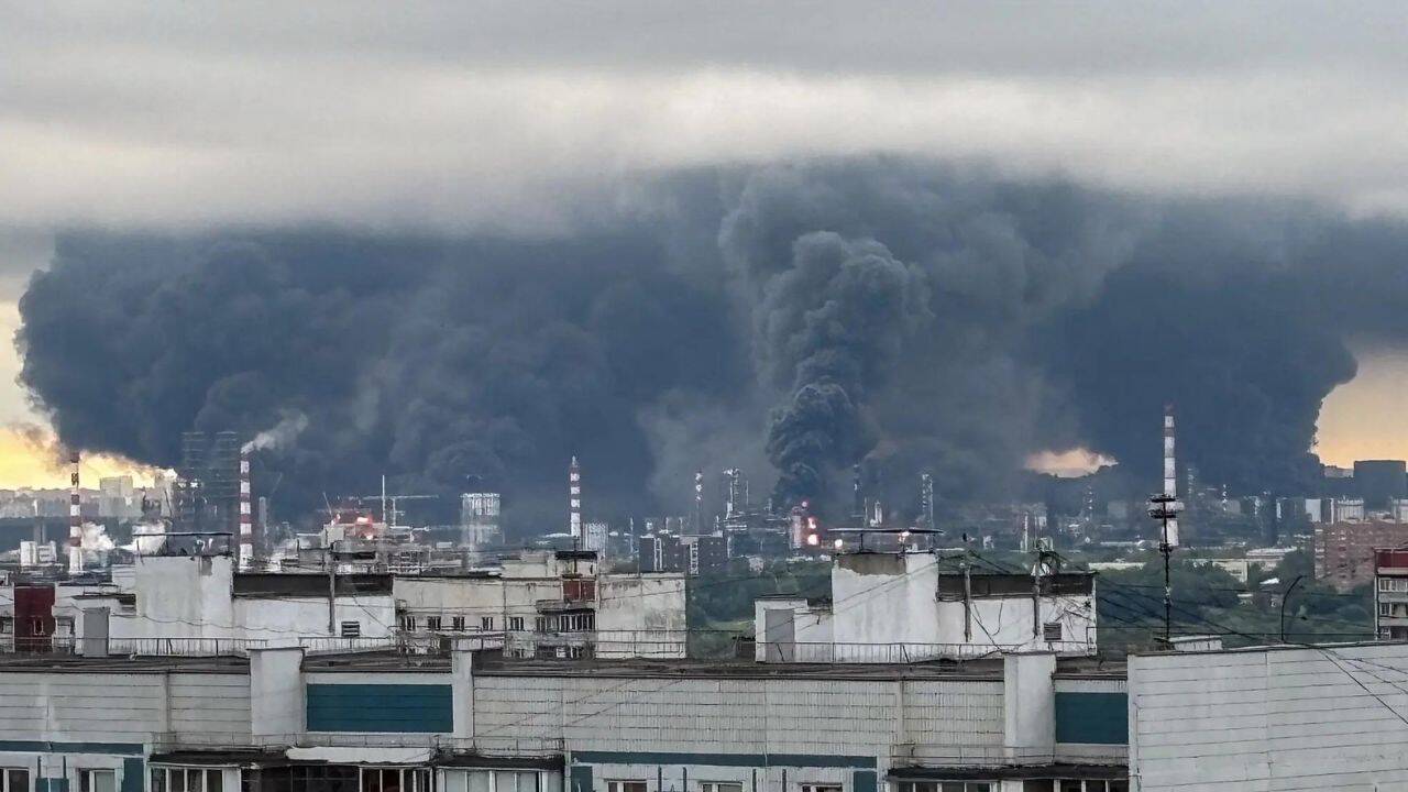 Ukrainian strikes on Russian refineries cause fuel shortages, long queues