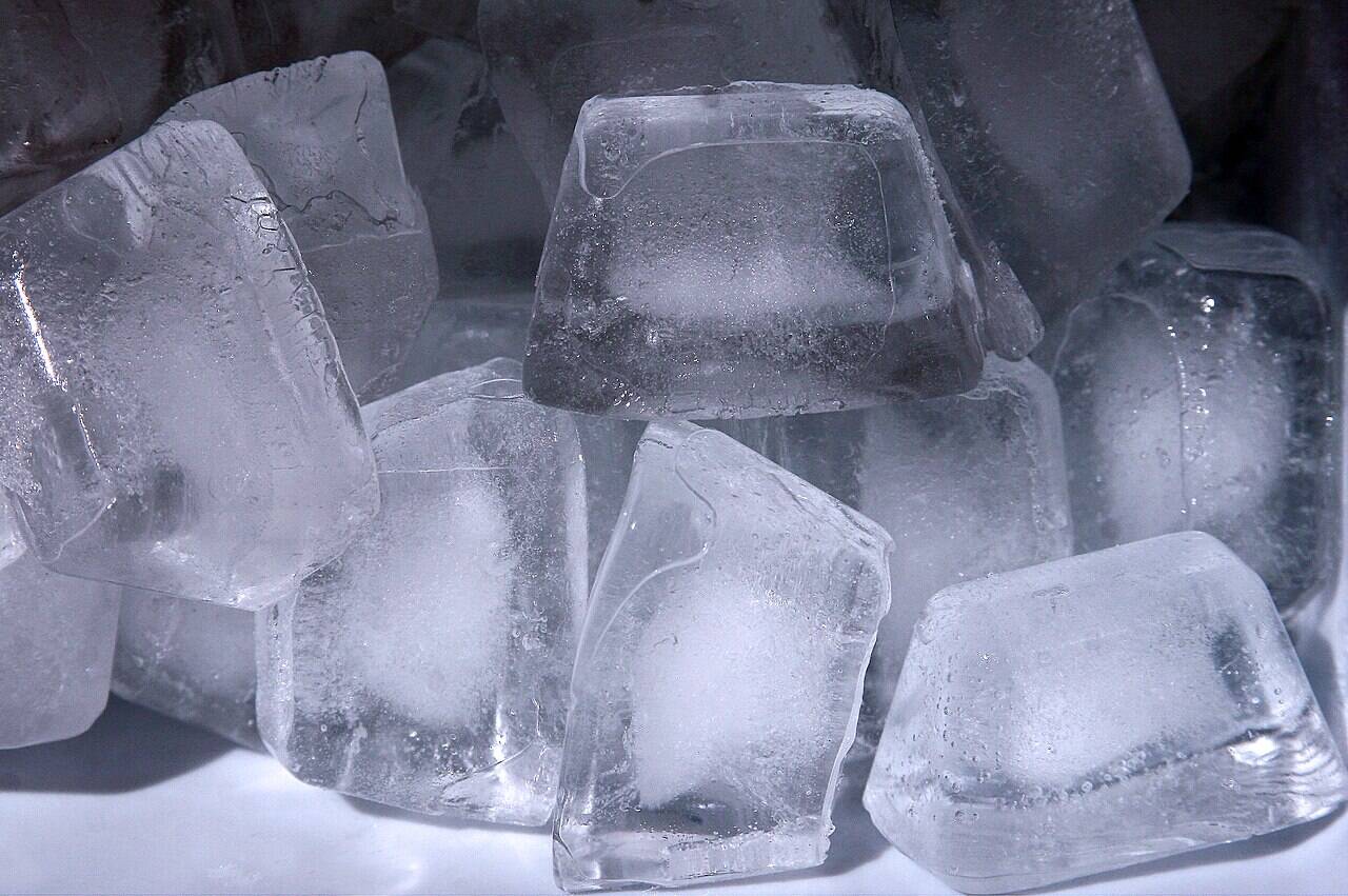 Cloudy_ice_cubes