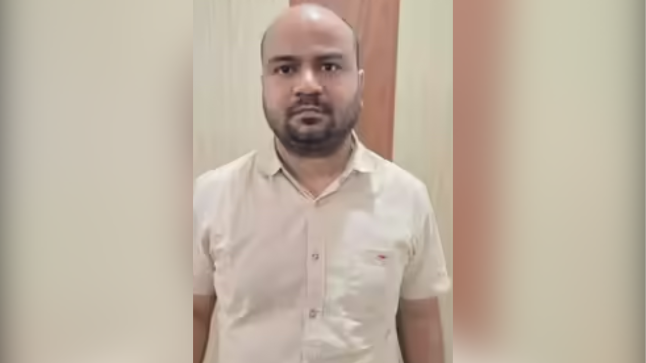 Vivek Mishra alias Vivek Anand Mishra a BTech graduate from Lucknow
