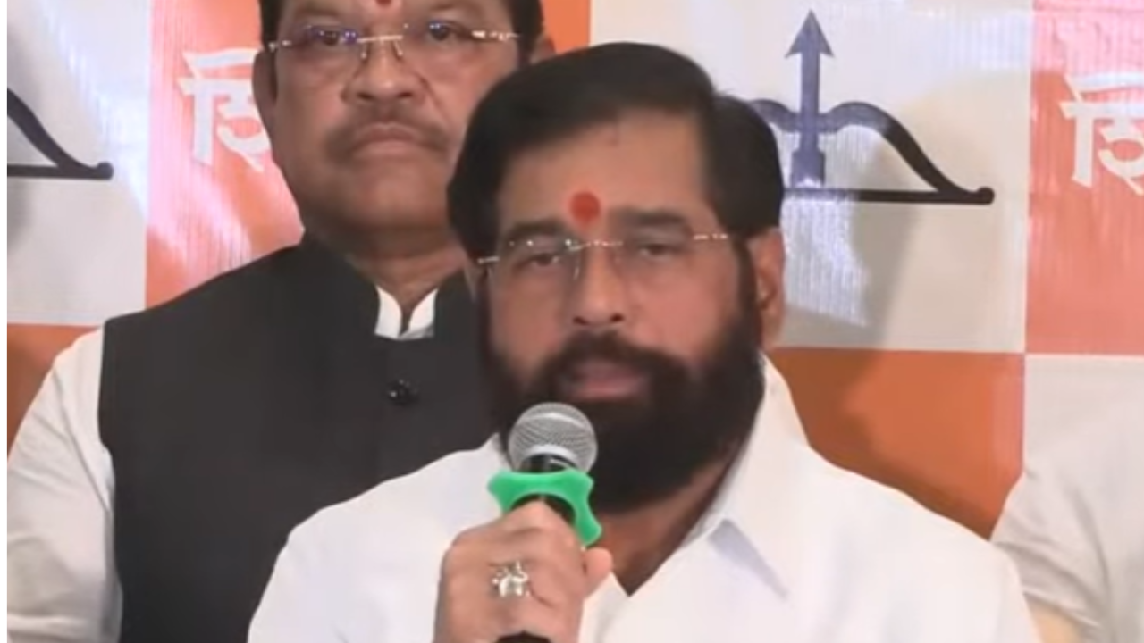 Split 2.0 official: Flanked by Eknath Shinde, six rebel Sena (UBT) MPs join Shiv Sena