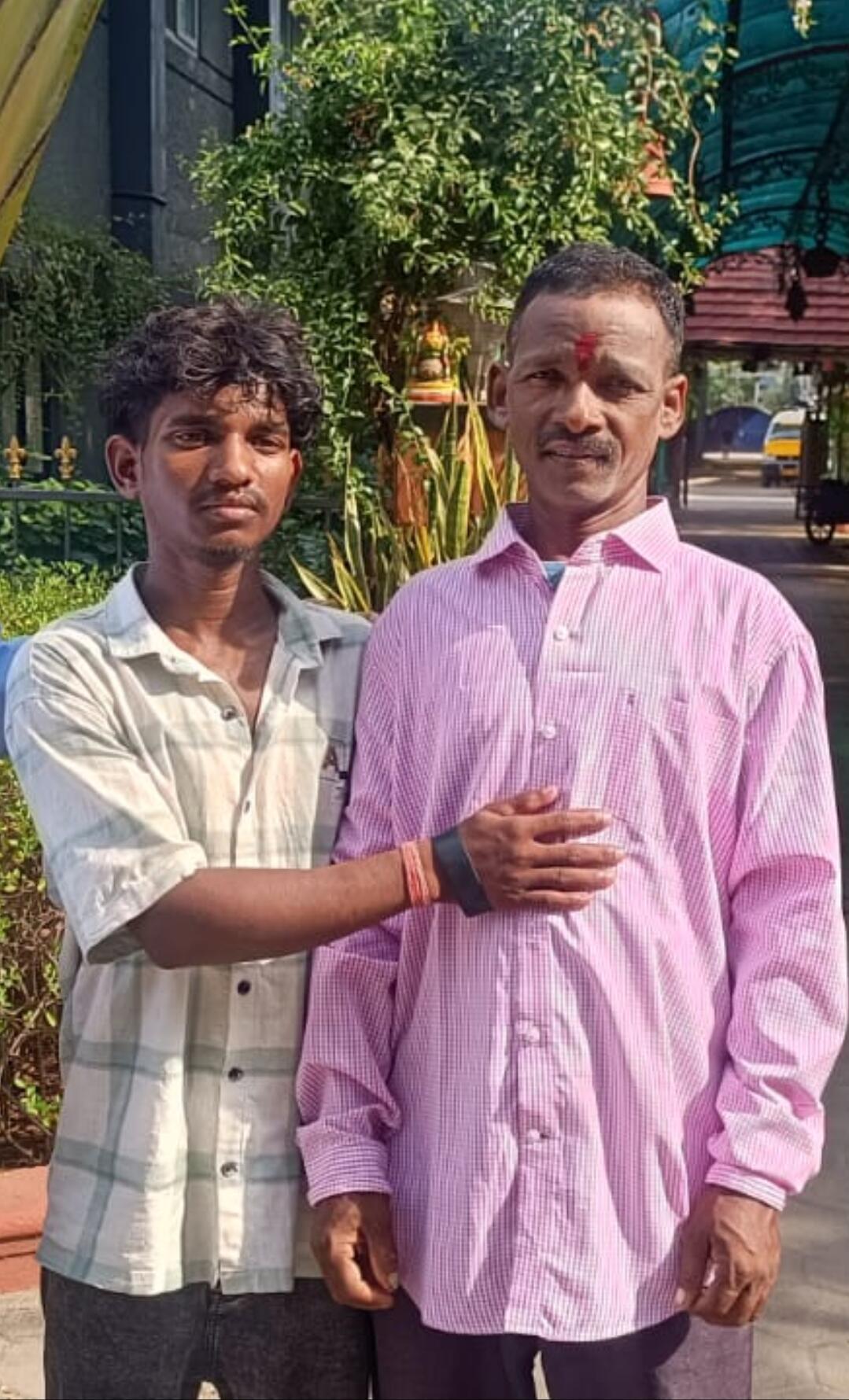 9582cabc-22c2-4959-8060-9a0c67cc3dcb_Ramesh_Ganjhu_with_his_son.Vishvendu_Jaipuriar.jpg