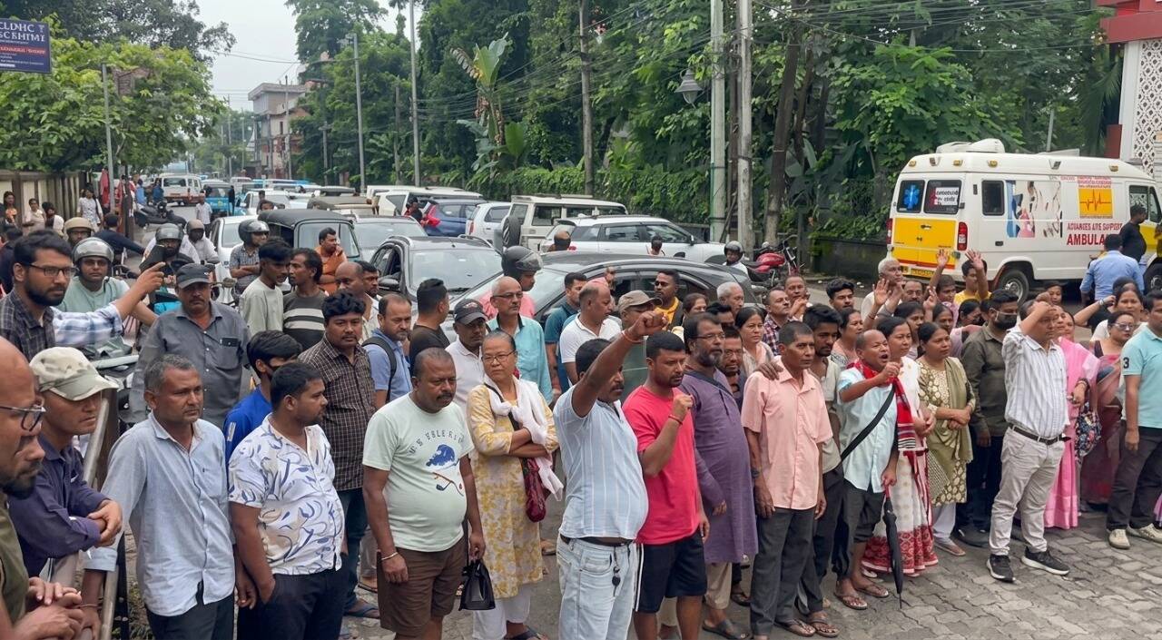 90de8144-973b-4fb7-a055-352dfba2c69c_Dialysis_patient_protest_Dibrugarh_.jpeg