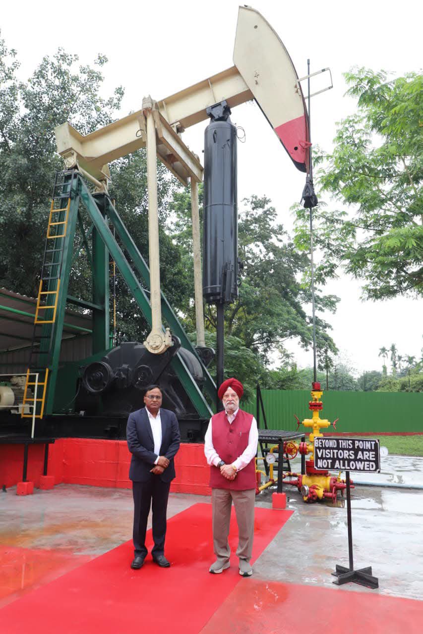 f02b6376-b30e-41a2-8048-bfb7fa507be2_Hardeep_Singh_Puri_at_Duliajan_oil_field_.jpg