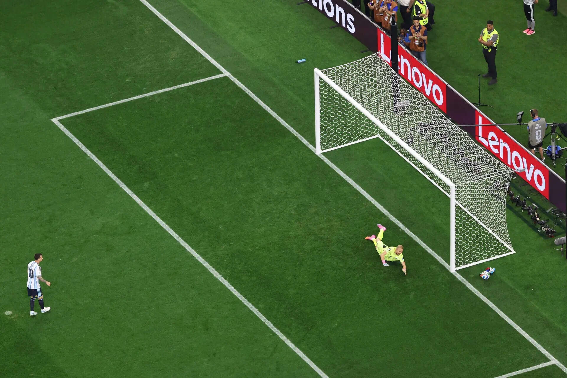 Lionel Messi breaks World Cup scoring record with his 17th and 18th goals in Argentina win