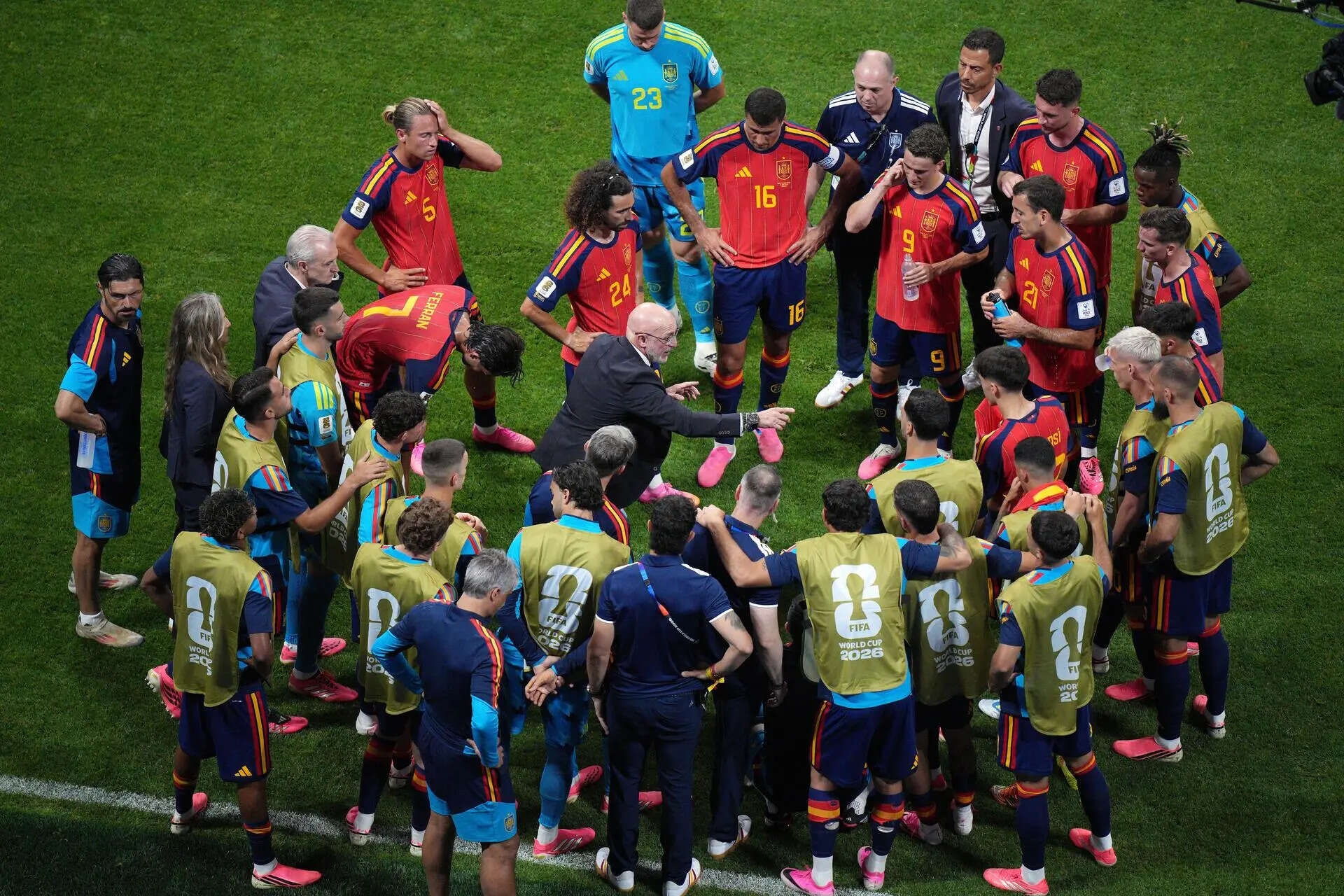 Spain head coach Luis de la Fuente talks with players during a hydration break in the World Cup Group H match between Spain and Cape Verde in Atlanta. (AP) FIFA hydration breaks have sparked criticism from different groups. But what do they actually do?