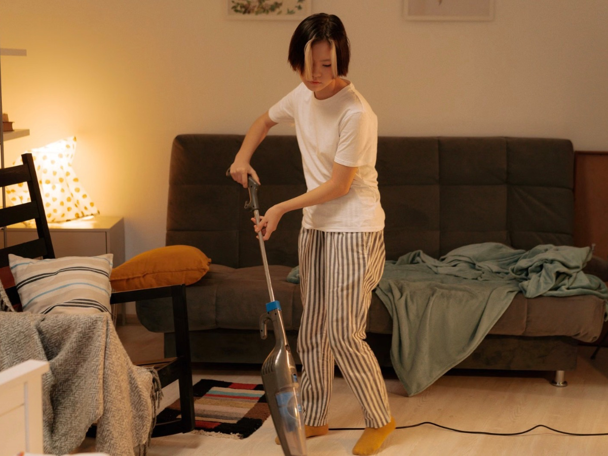 The behavior often appears after periods of stimulation, noise, and social engagement | Pexels
