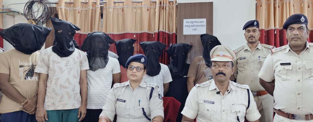46bd4c48-4380-45b2-8517-09c7fd3f66b7_nine_accused_in_the_police_station.jpg