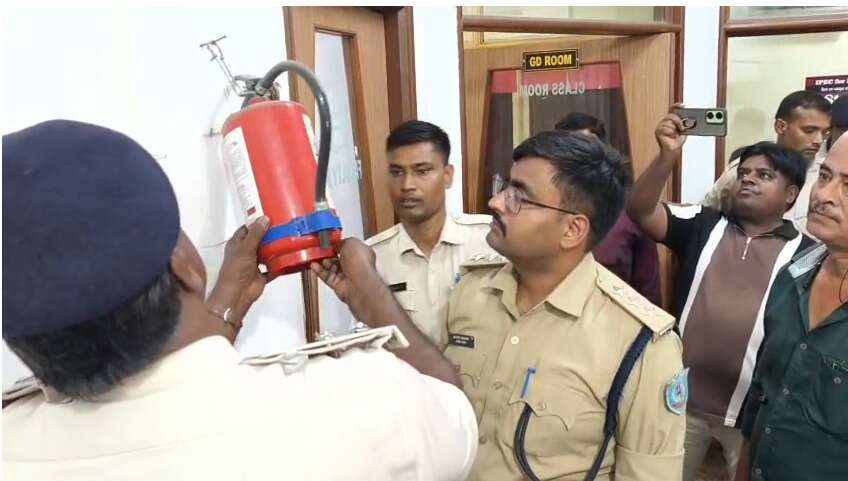ed627410-13f6-4a58-b7c5-f266e161c57d_joint_team_inspecting_fire_safety_coaching_institutes_on_Wednesday_3.jpeg