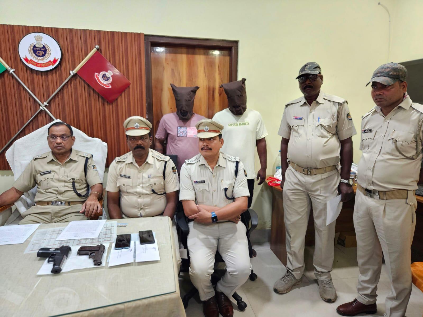 18d5901e-55e8-4673-95e5-cabf6e0e571d_two_accused_in_the_police_station.jpg