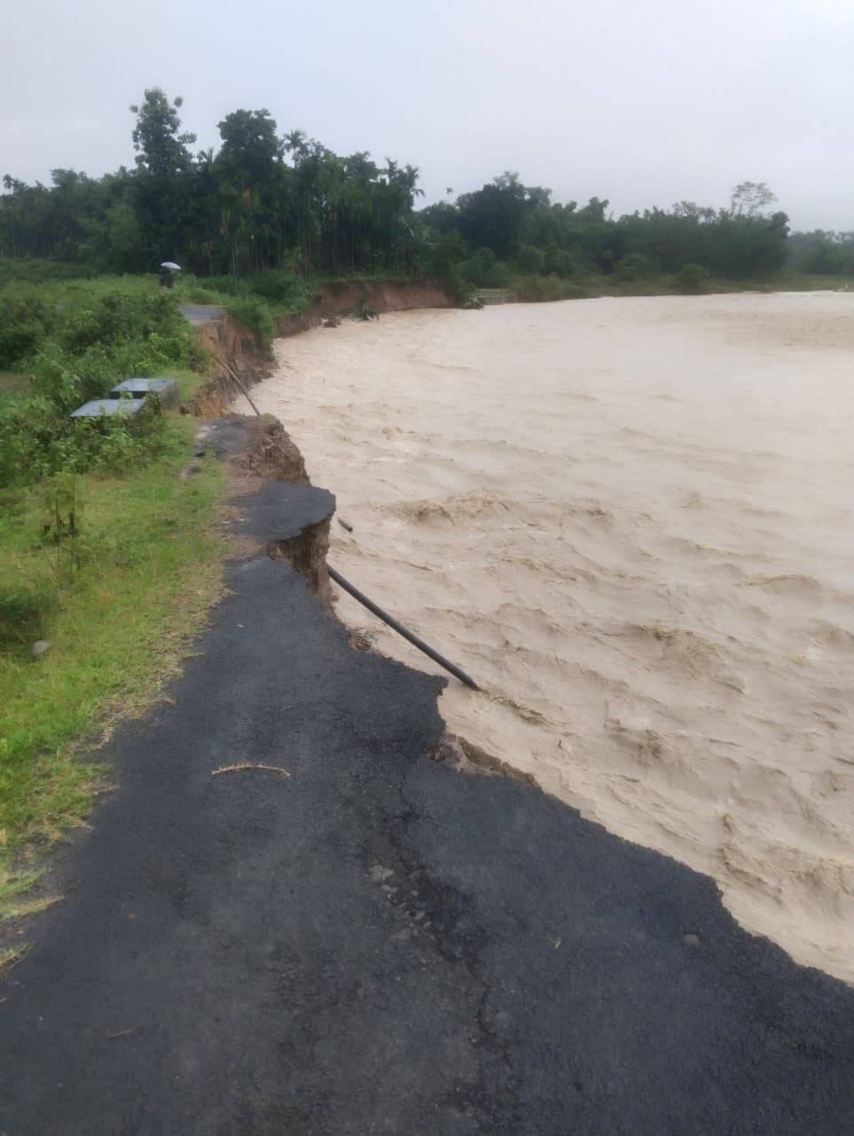 4f4e1128-3fac-4f15-a8aa-9db519e9fe1a_Amranagar_Haticherra_road_eaten_up.jpg