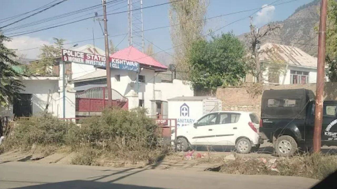 FIR against Army commanding officer, 40 soldiers for 'assaulting' cops at J&amp;amp;K police station
