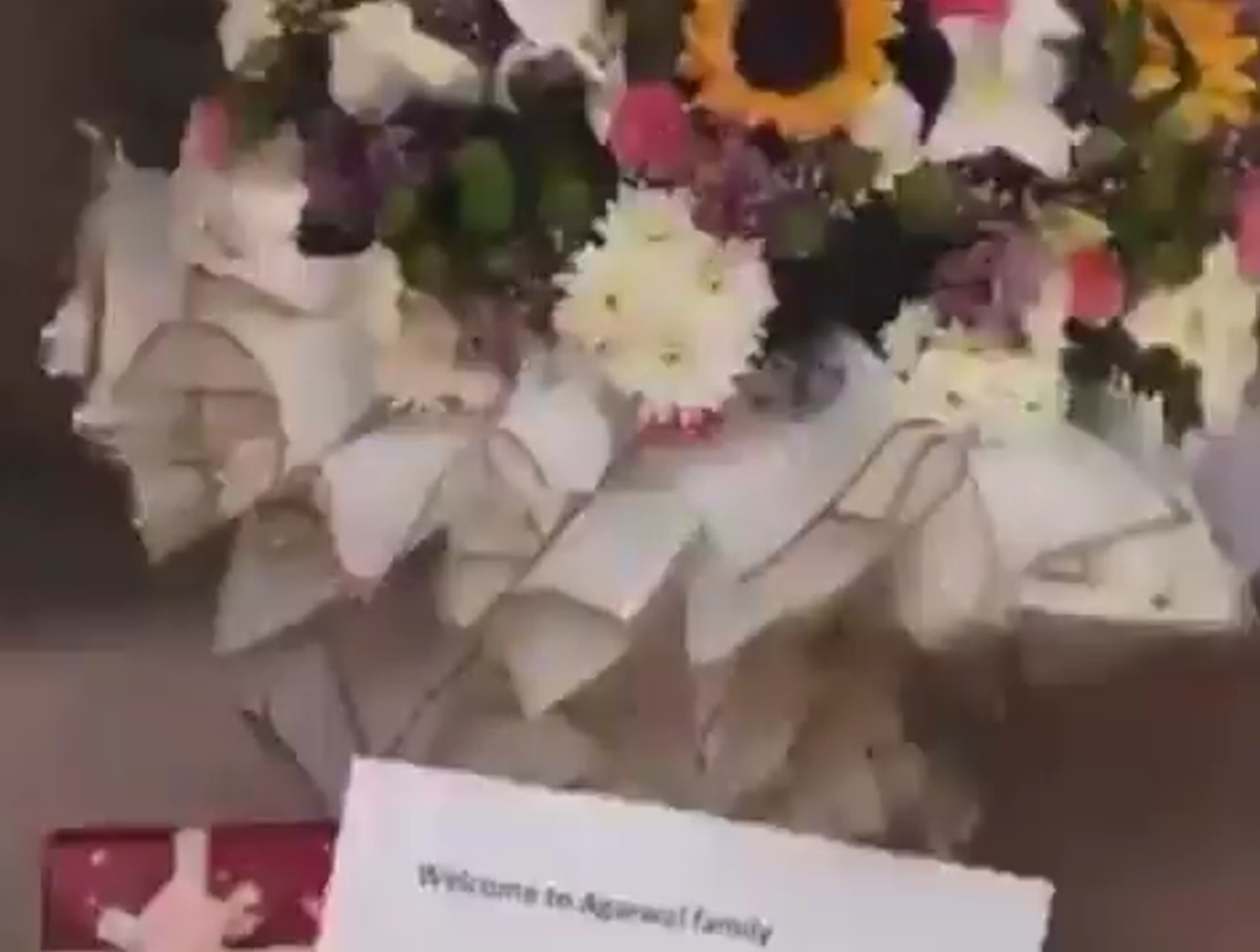 Bouquet gifted to Siya