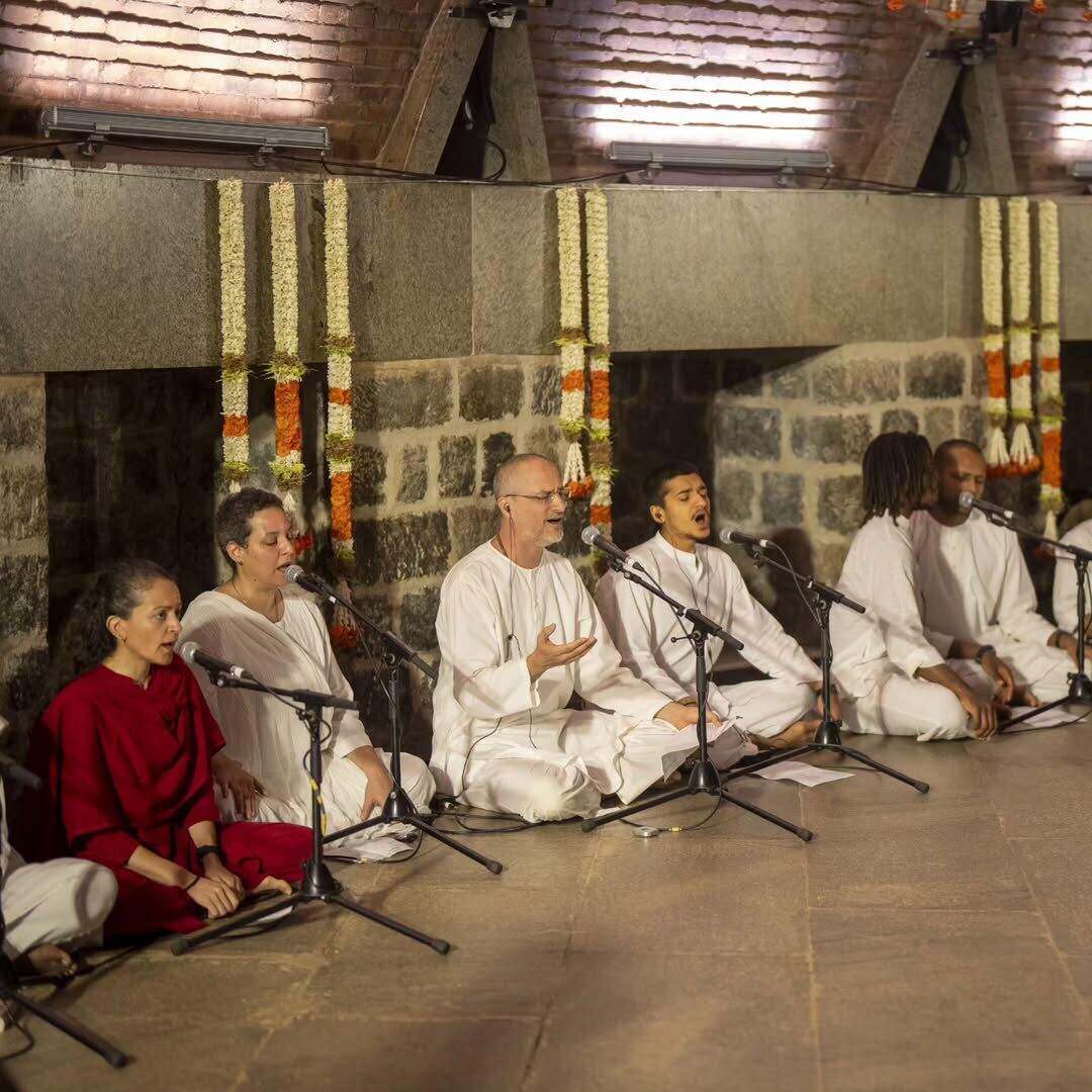 Chanting at the Dhyanalinga