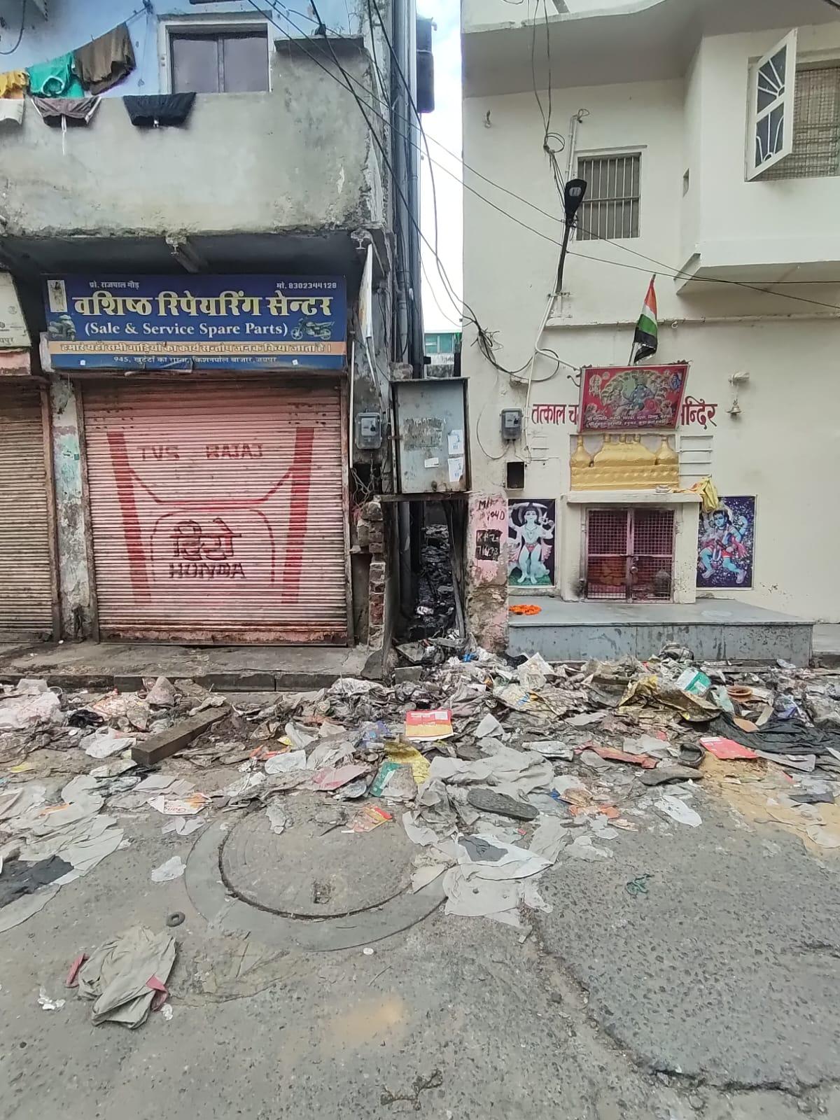 First rain exposes filthy lanes in Kishanpole area (6).jpeg