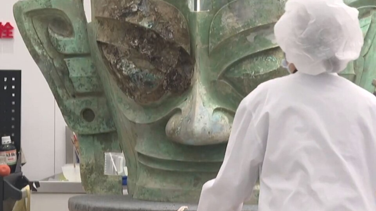 Sanxingdui Giant Bronze Mask
