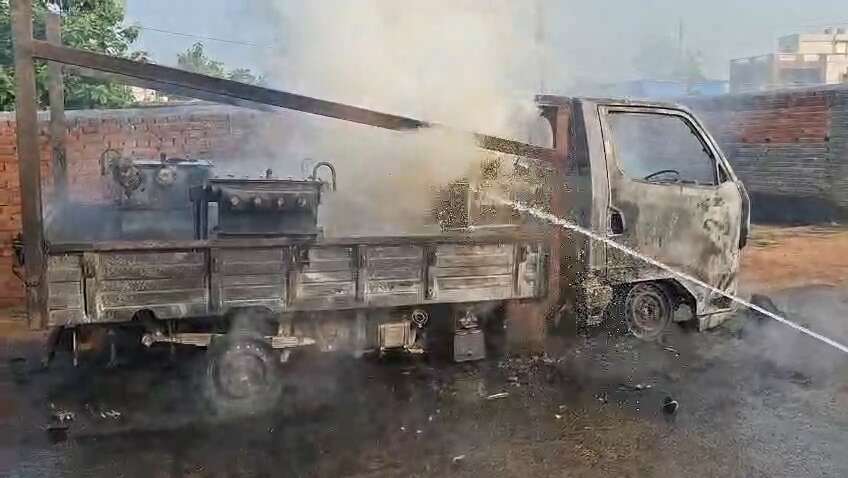 182ab935-d73f-4058-8c63-9a99b6d43e11_vehicle_burnt_in_giridih_1.jpg
