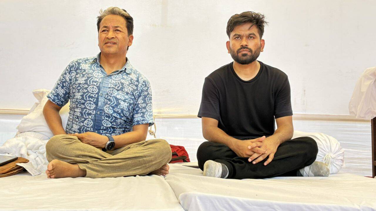 Sonam Wangchuk begins indefinite hunger strike at Jantar Mantar in support of CJP protest